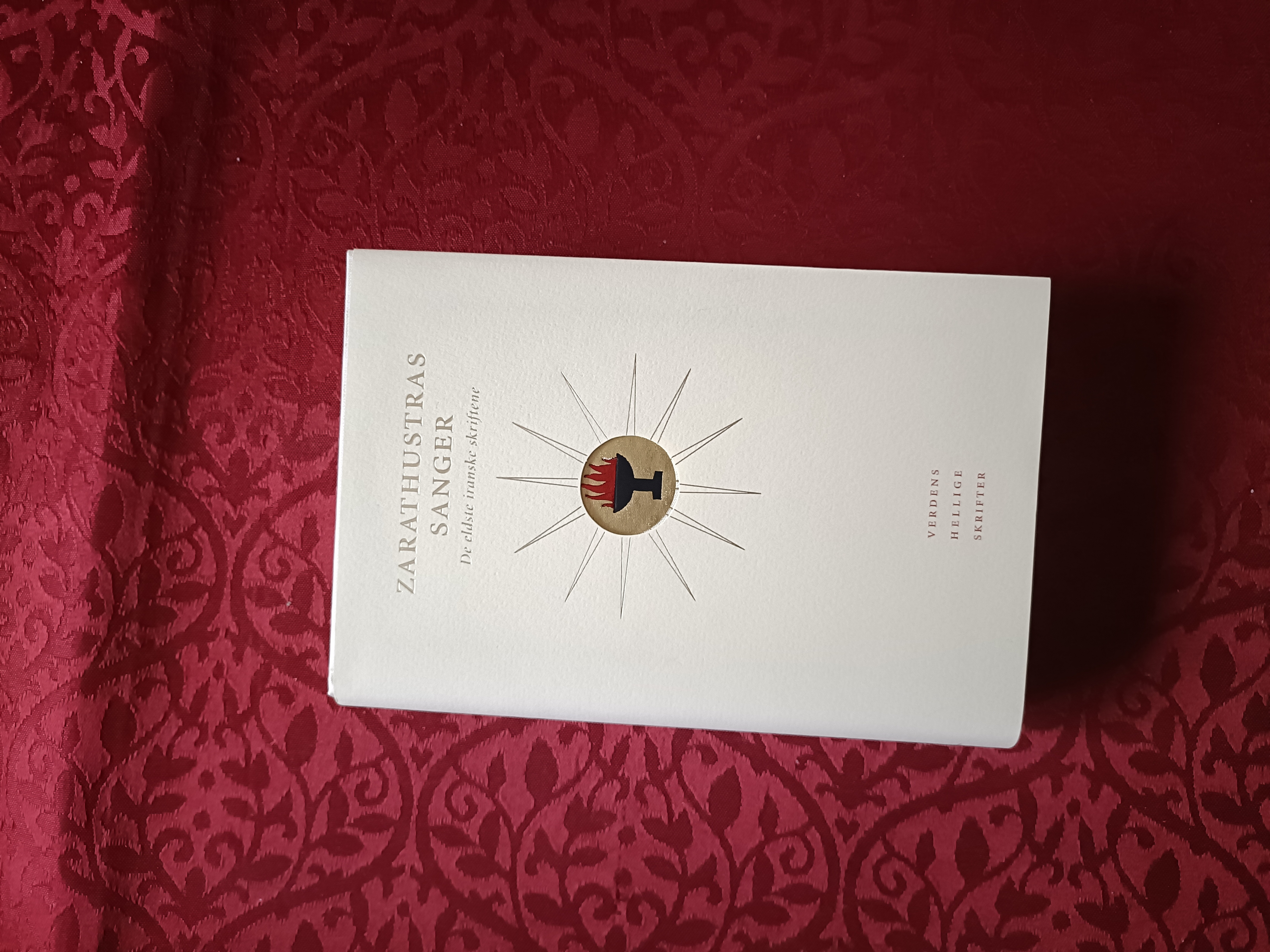 Zarathustras sanger.  De eldste iranske skriftene. Utvalg, oversettelse og innledende essay av Prods Oktor Skjærvø