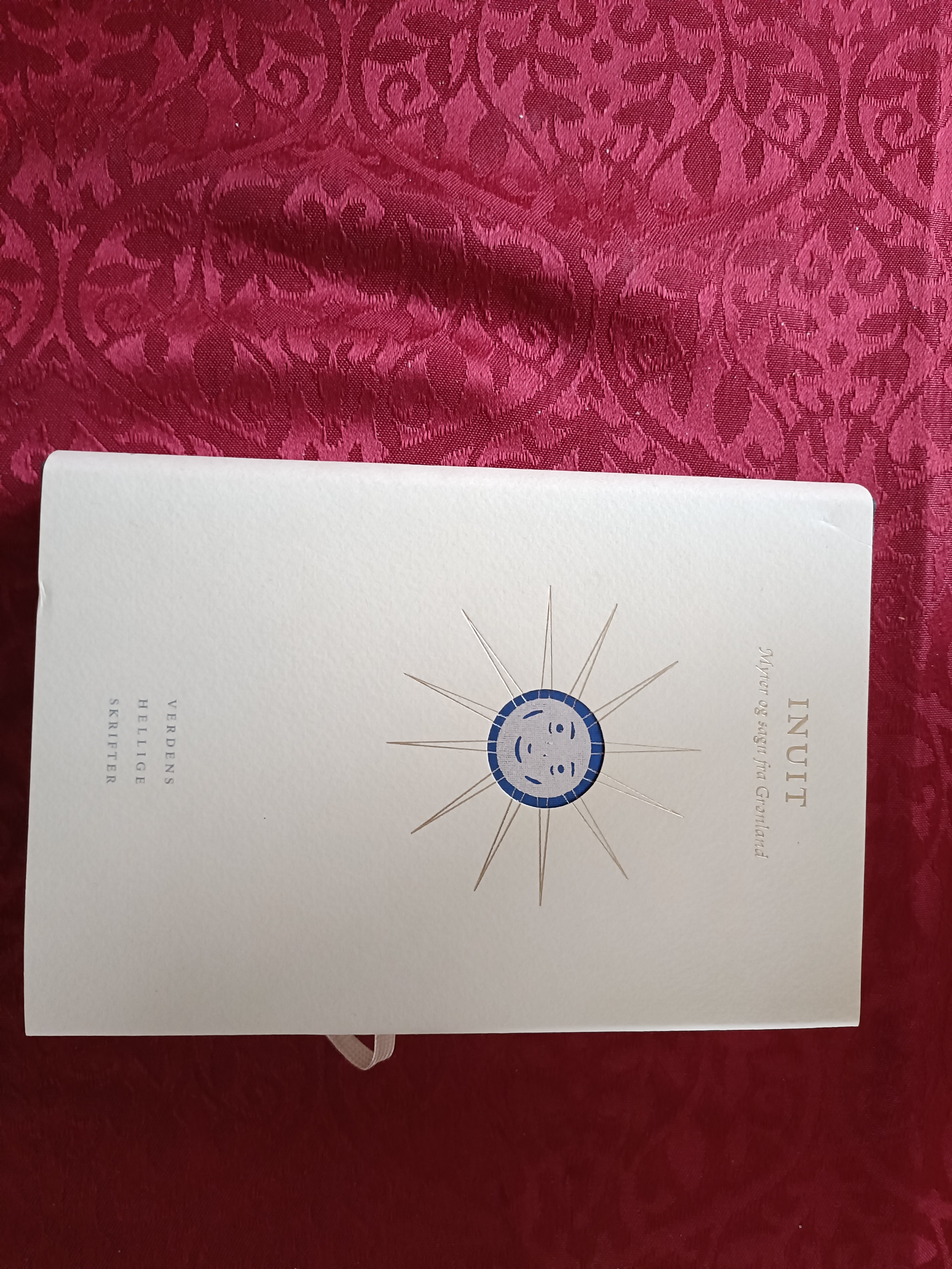 Inuit. Myter og sagn fra Grønland. Utvalg, kommentarer og innledende essay av Tor Åge Bringsværd