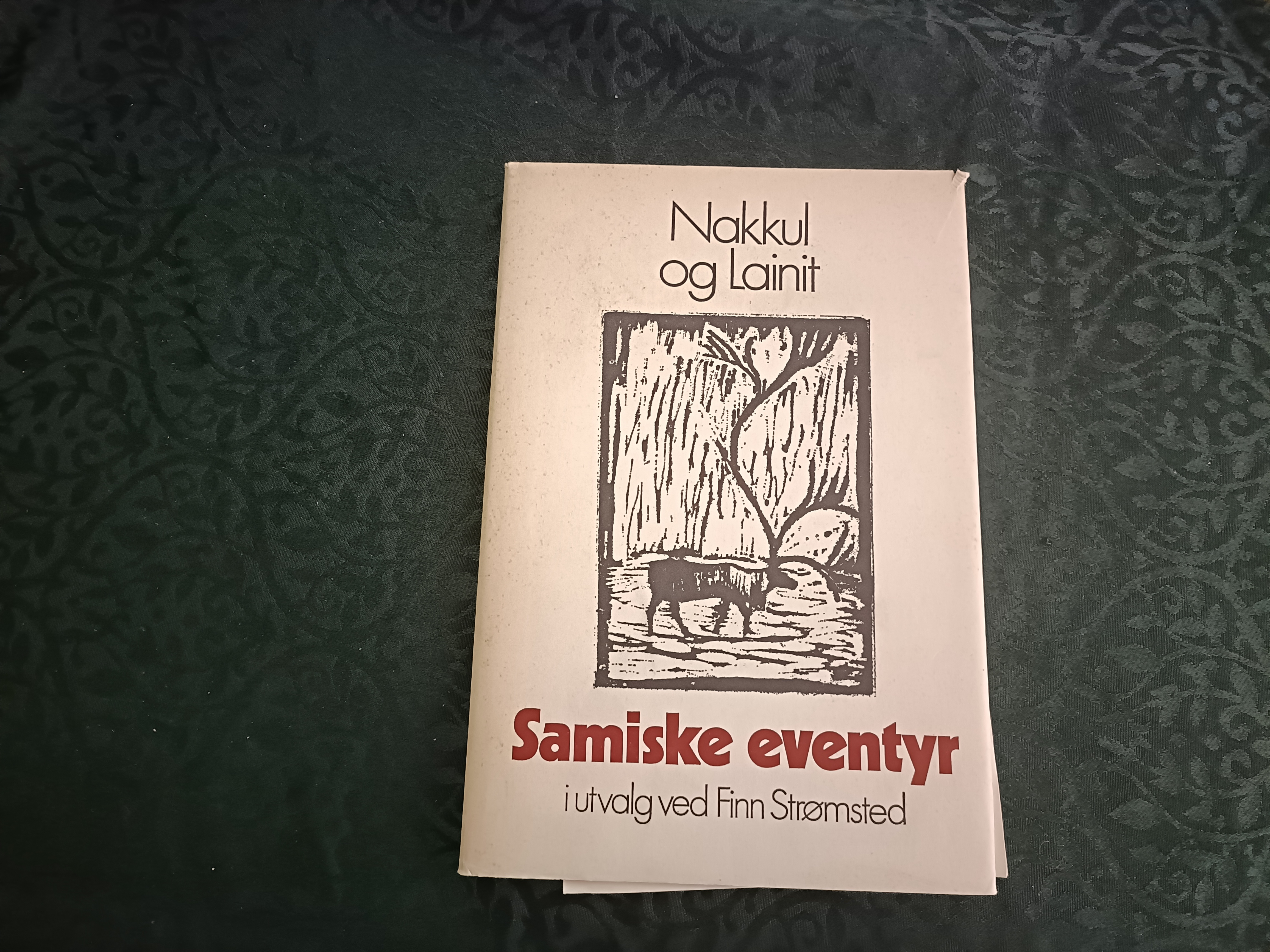 Nakkul og Lainit. Samiske eventyr i utvalg ved Finn Strømsted. 
