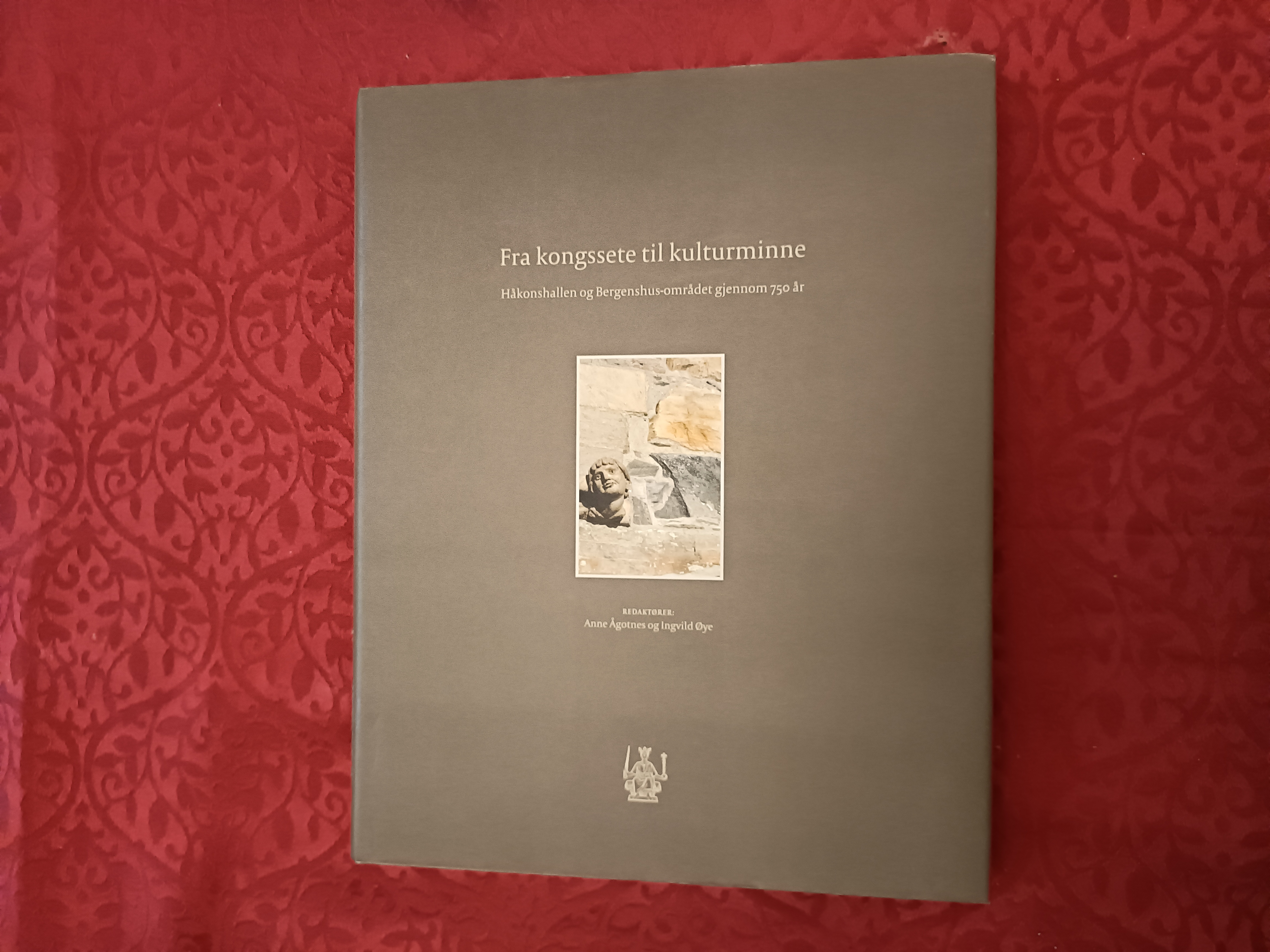 Fra kongssete til kulturminne. Håkonshallen og Bergenhus-området gjennom 750 år
