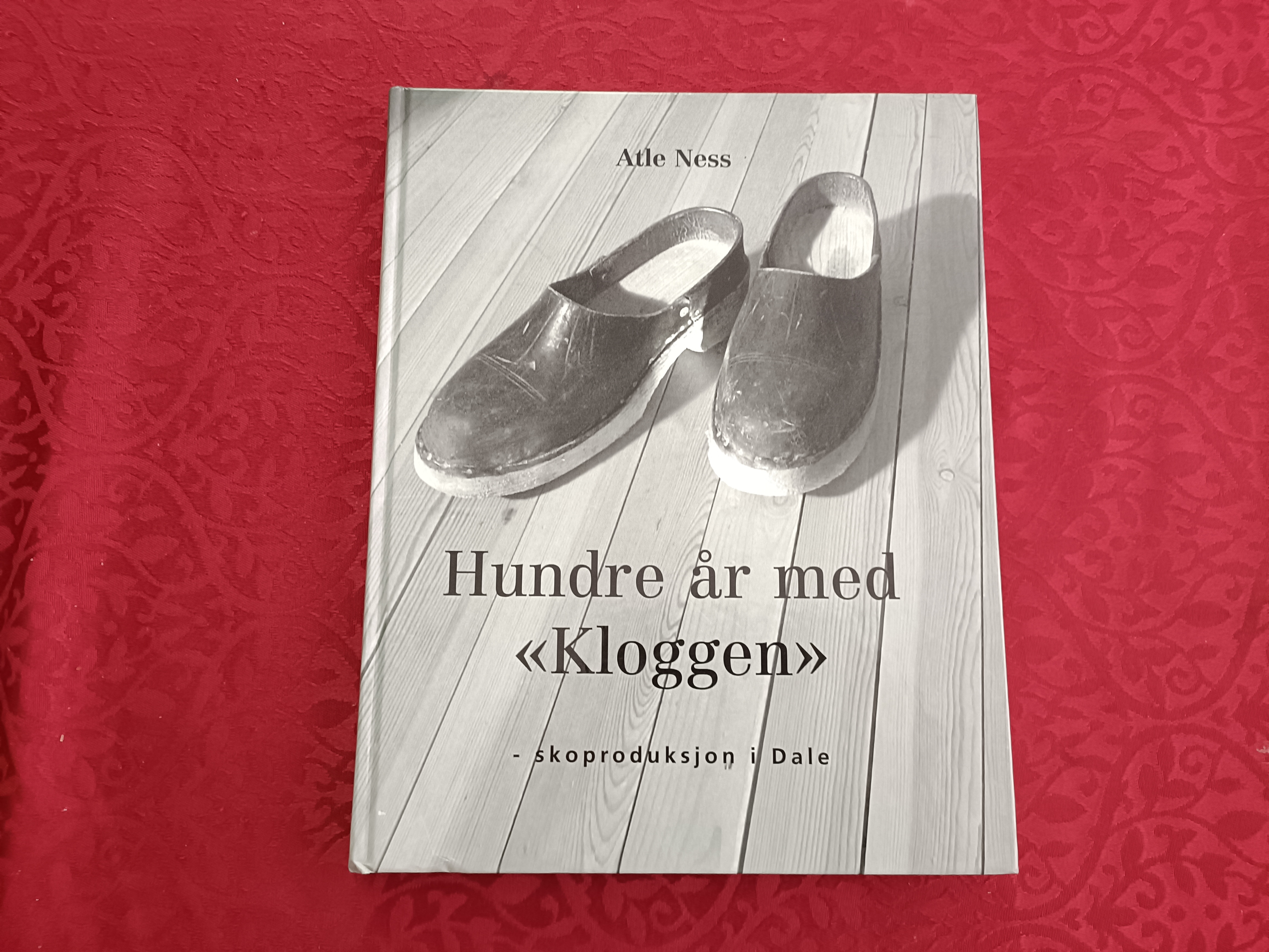 Hundre år med "Kloggen"  - skoproduksjon i Dale