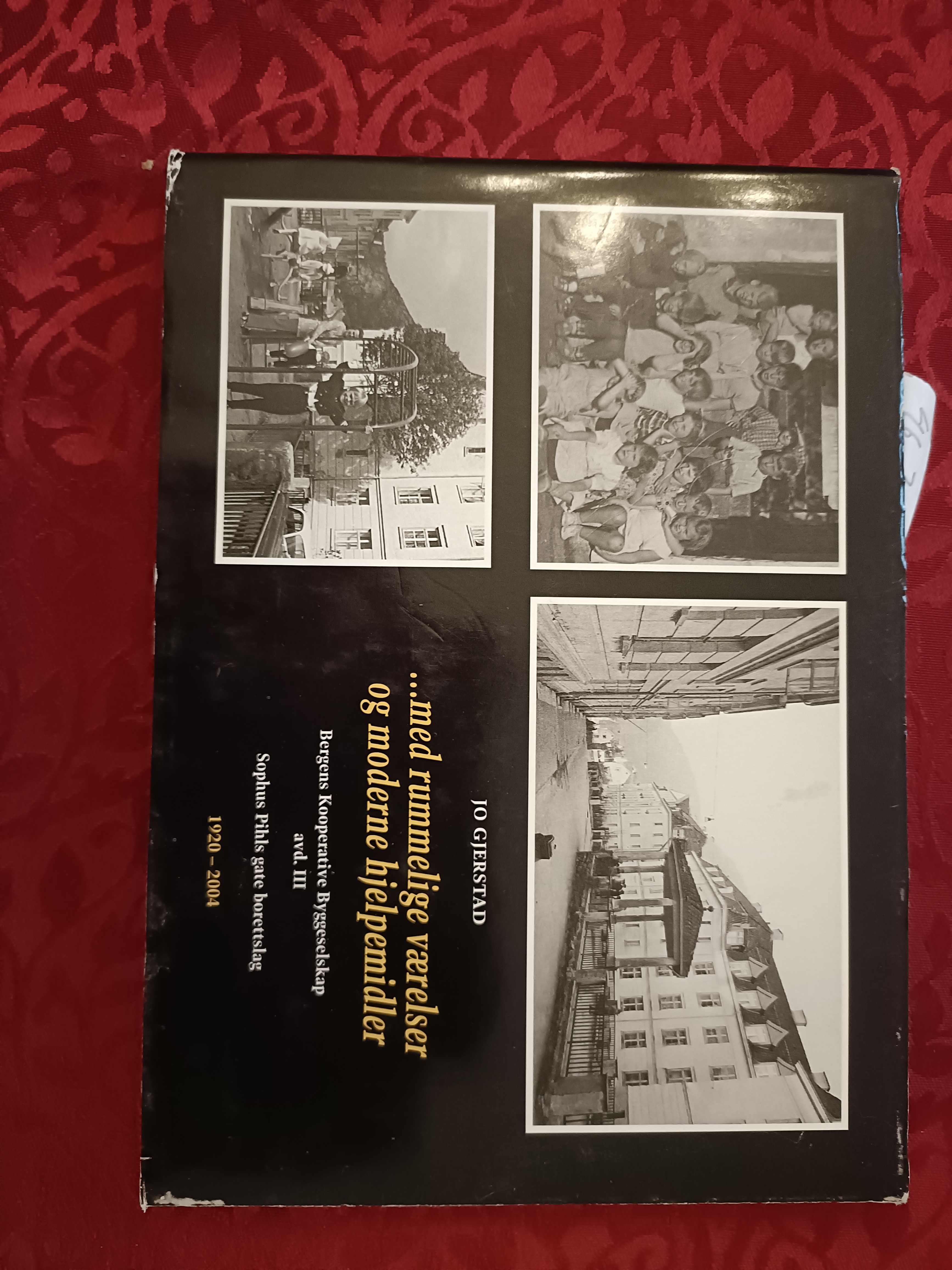 ...med rummelige værelser og moderne hjelpemidler. Bergen Kooperative Byggselskap avd III. Sophus Pihls gate borettslag 1920-2204. Et bidrag til Bergens kulturhistorie
