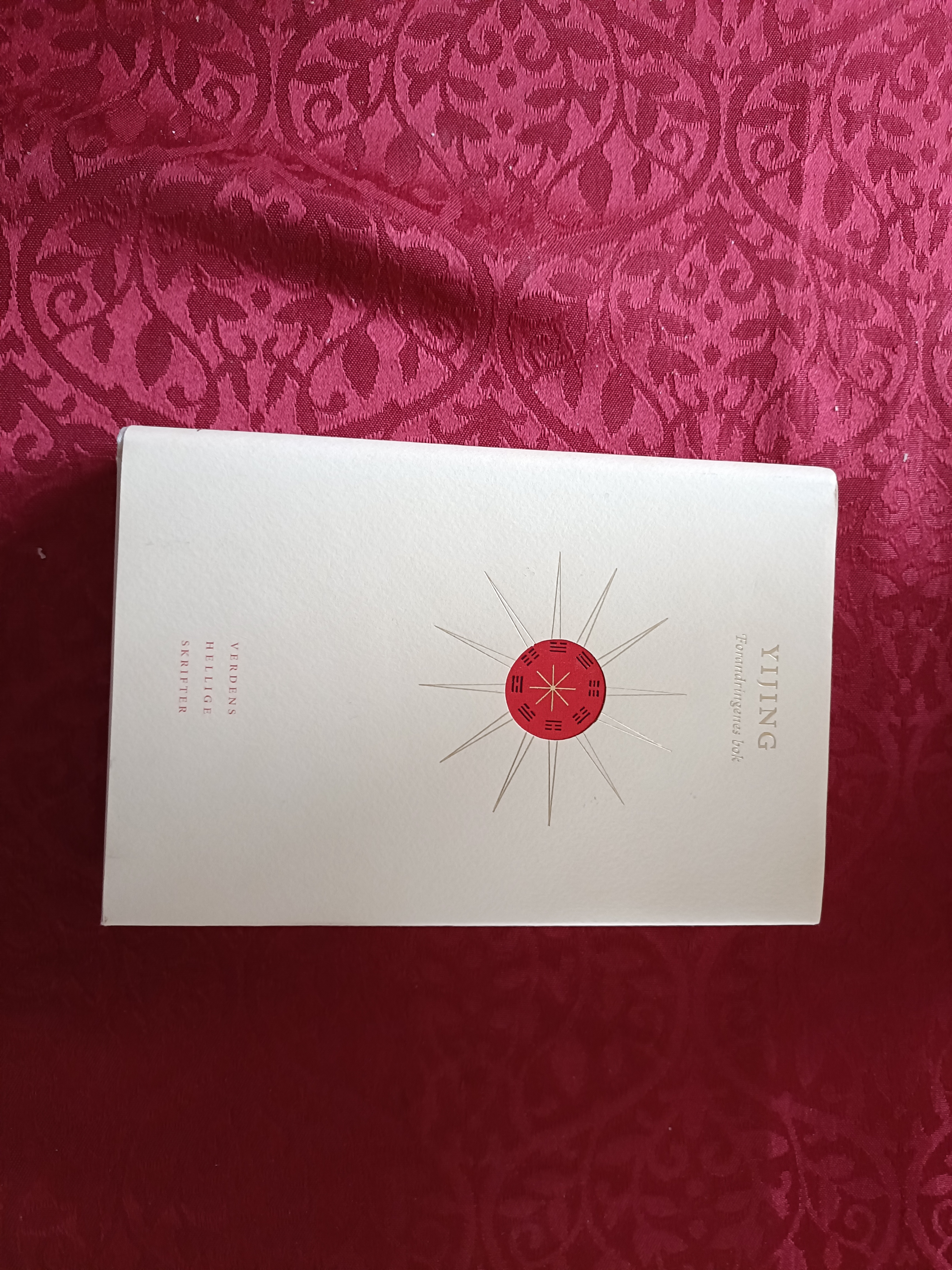 Yijing. Forandringens bok. Oversatt fra klassisk kinesisk med innledning og kommentarer av Ole Bjørn Rongen