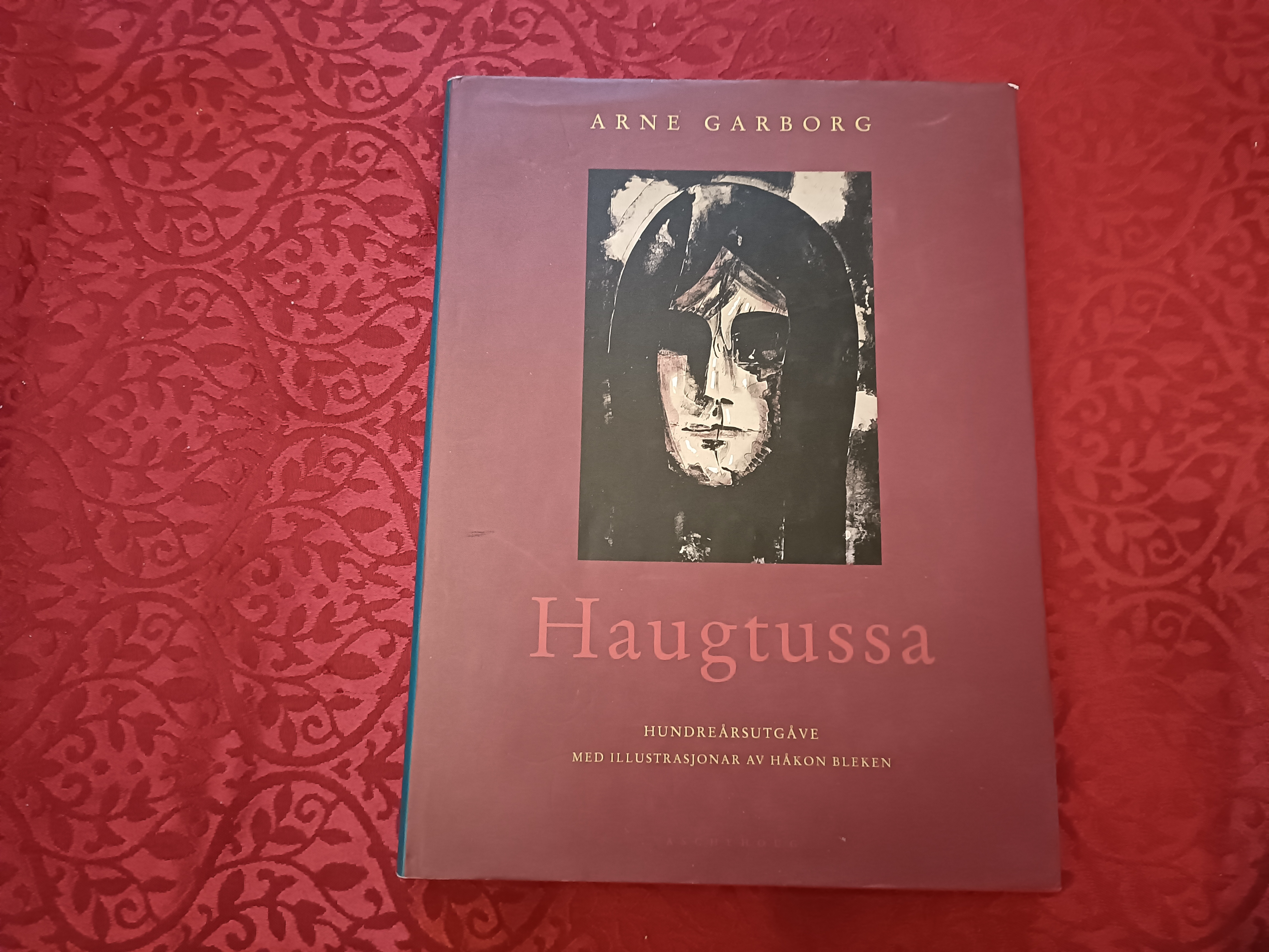 Haugtussa. Hundreårsutgåve Med illustrasjonar av Håkon Bleken