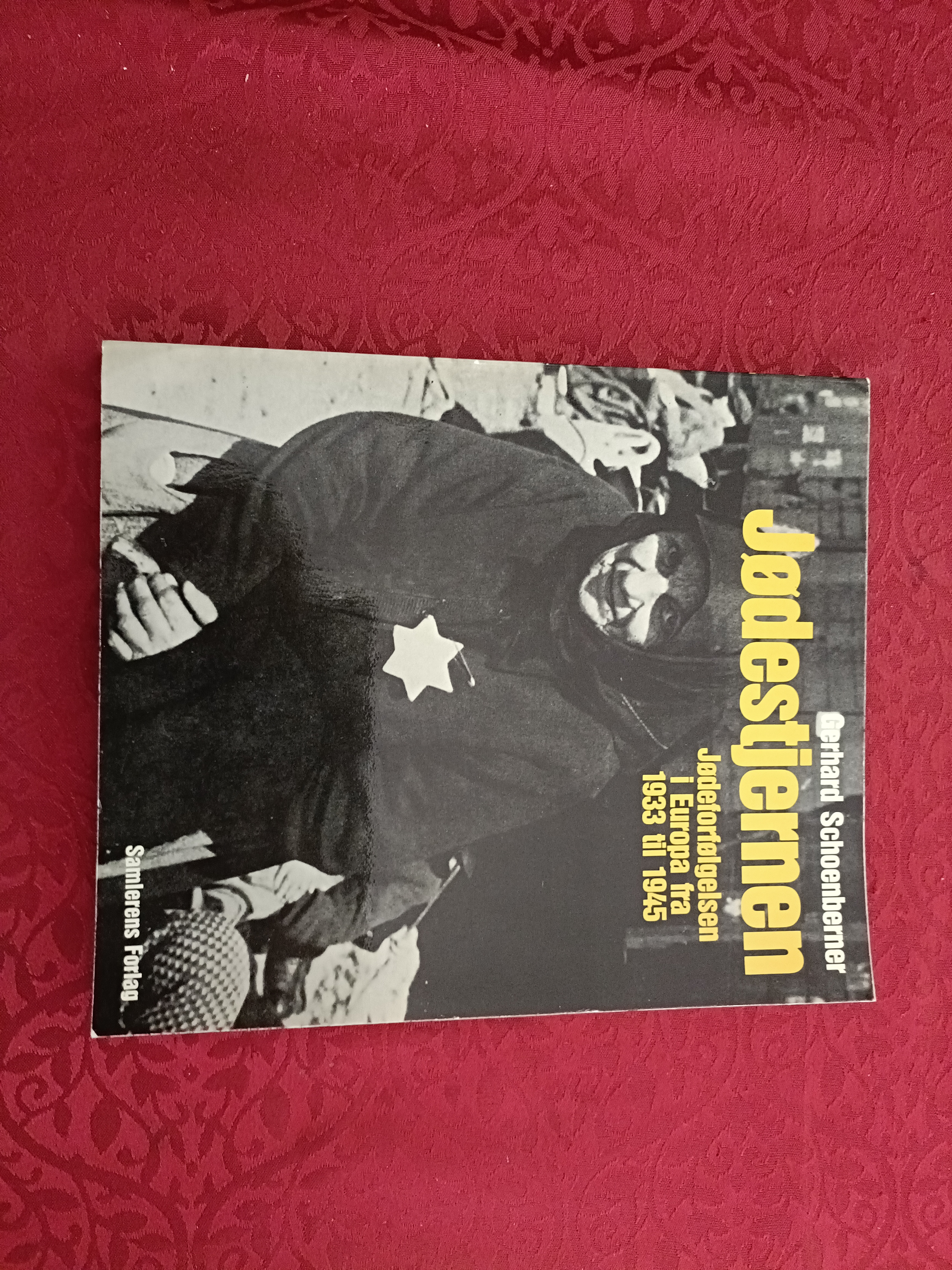 Jødestjernen. Jødeforfølgelsen i europa fra 1933 til 1945