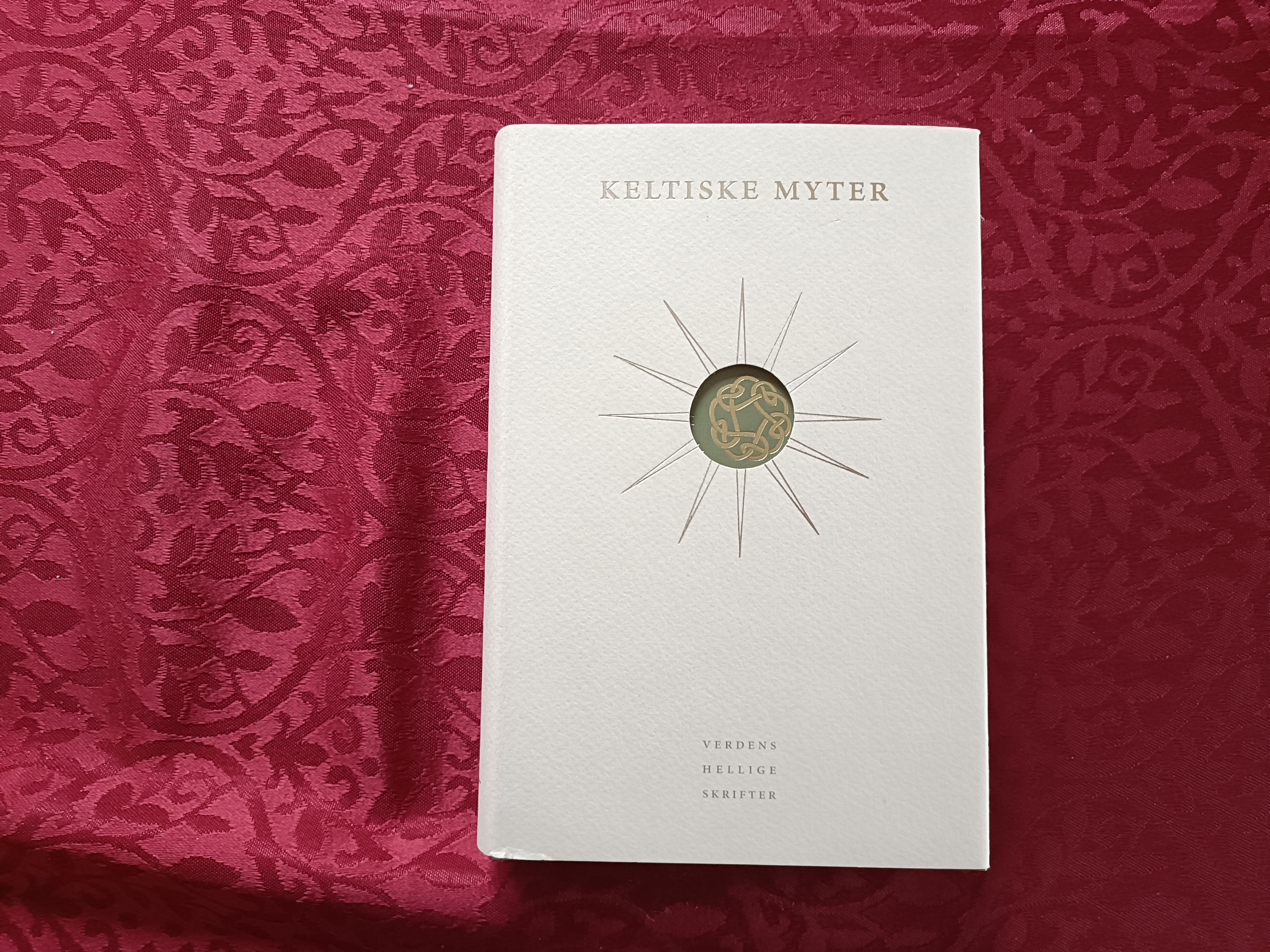 Keltiske myter. Utvalg og innledende essay av Jan Erik Rekdal