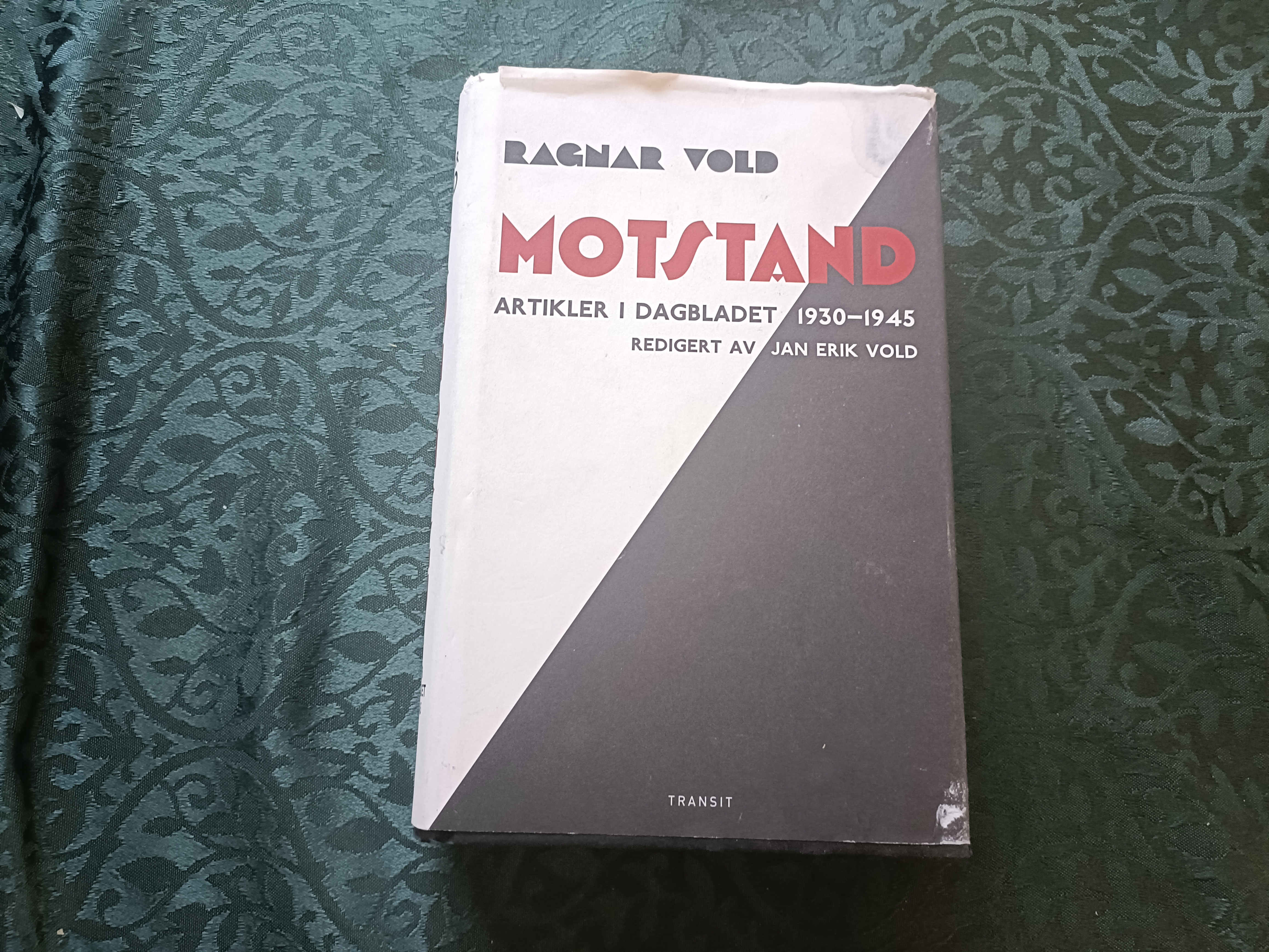 Motstand. Artikler i Dagbladet 1930-1945. Redigert av Jan Erik Vold