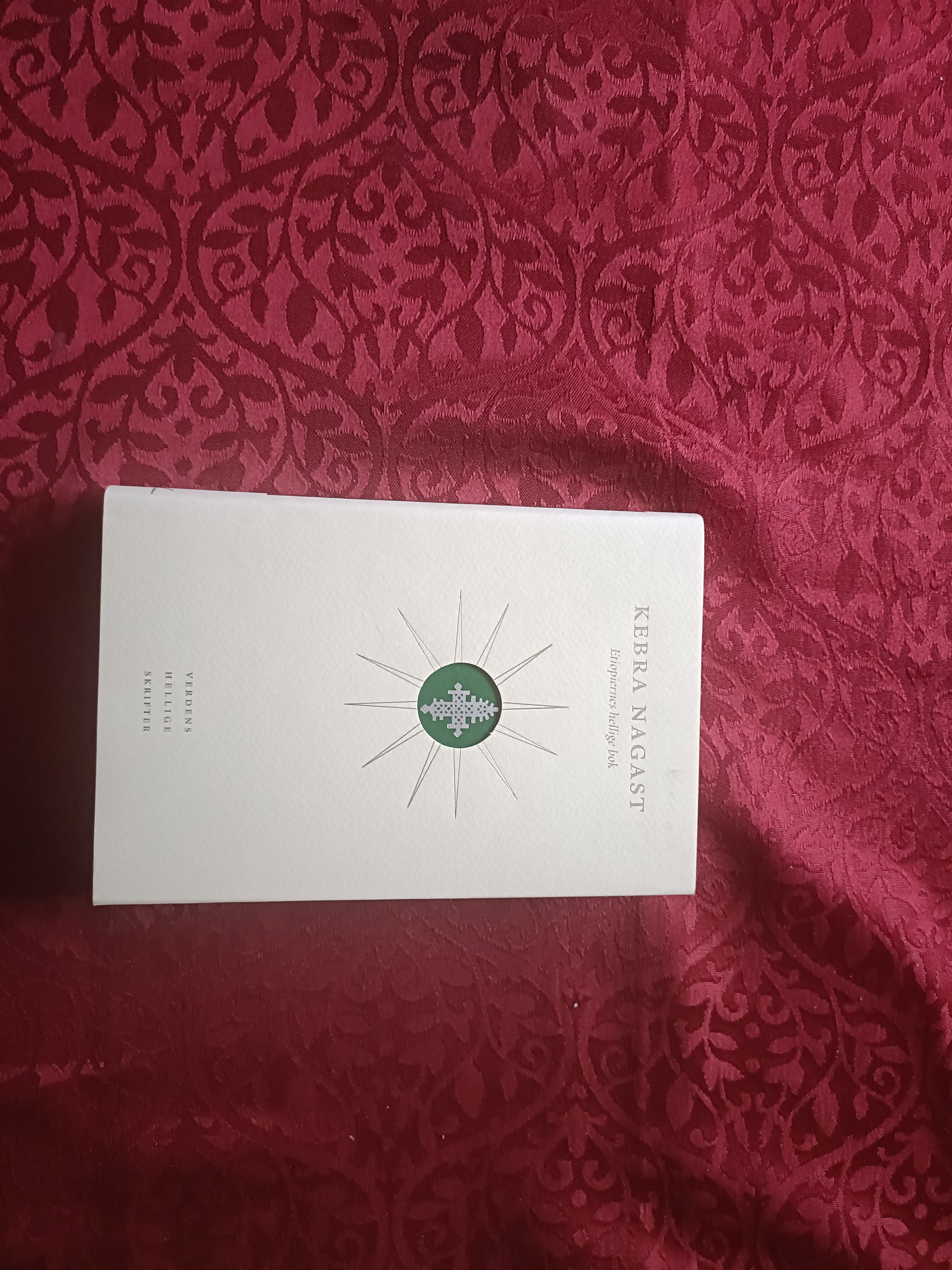 Kebra Nagast. Etiopiernes hellige bok. oversettelse og innledende essay av Rolf Furuli