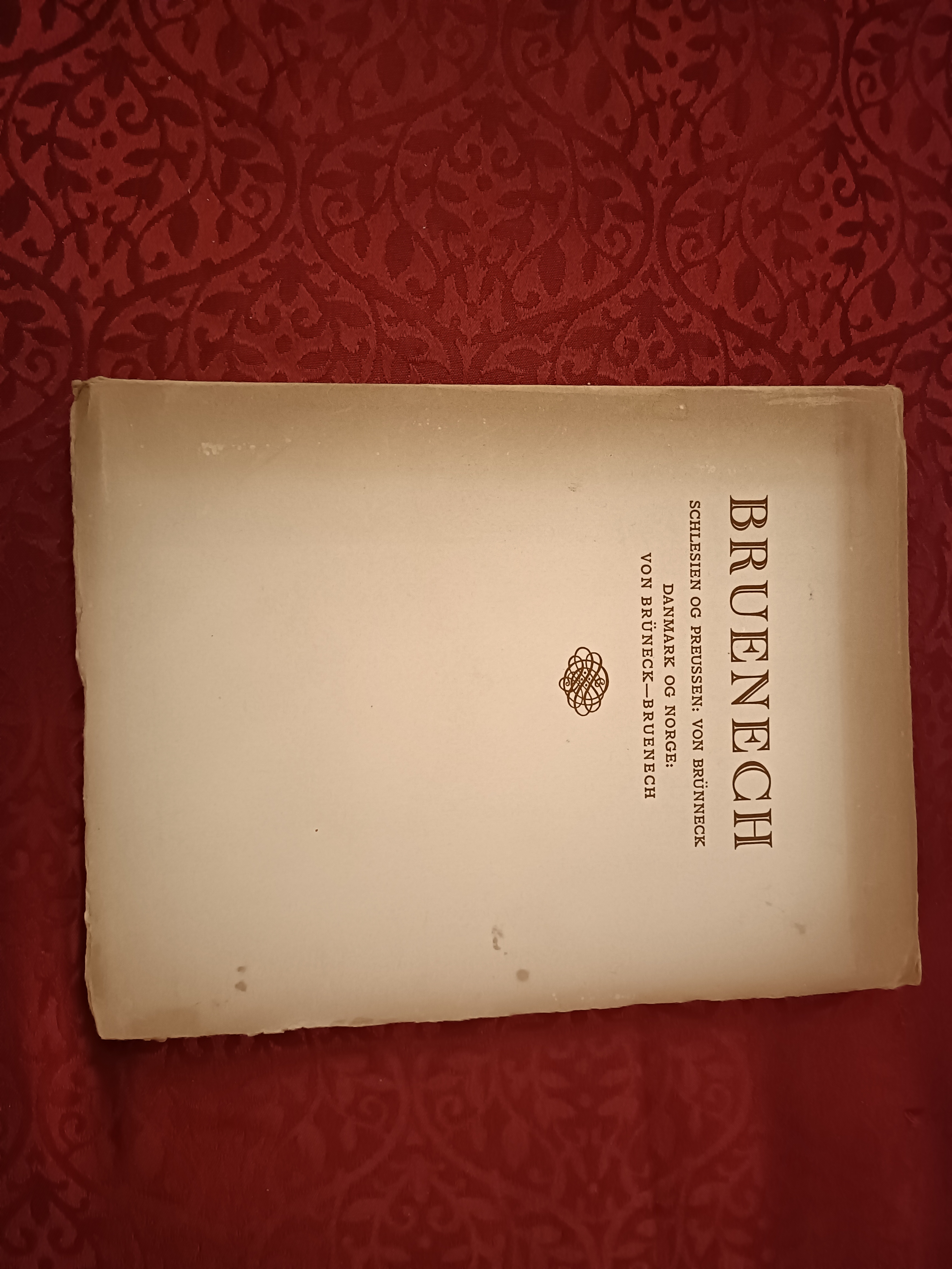 Slægten Bruenech. Schlesien og Preussen: von Brünneck. Danmark og Norge: Brüneck-bruenech. Personalhistorie og genealogi 1260-1926