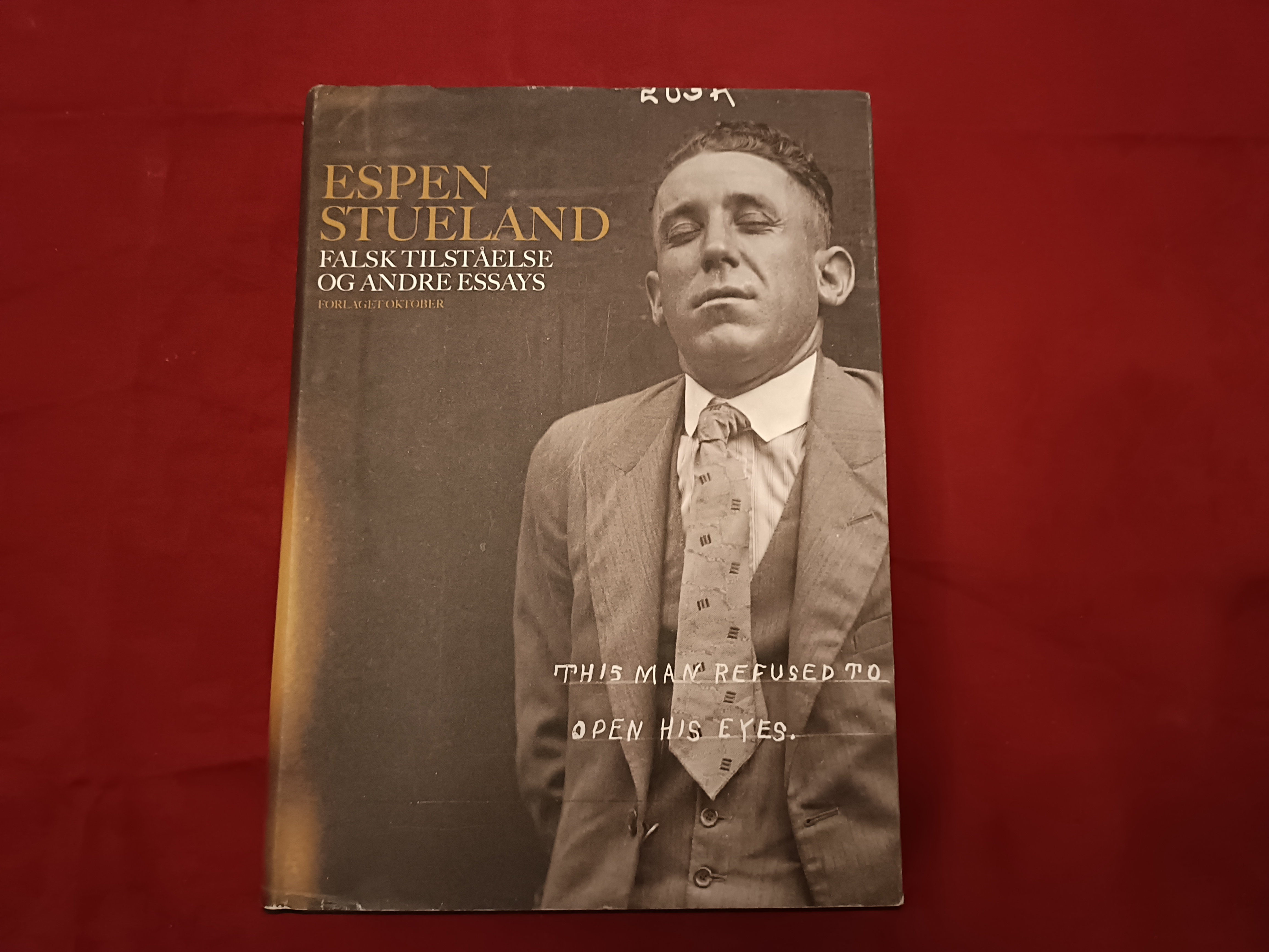 Falsk tilståelse og andre essays. universalia et particularia