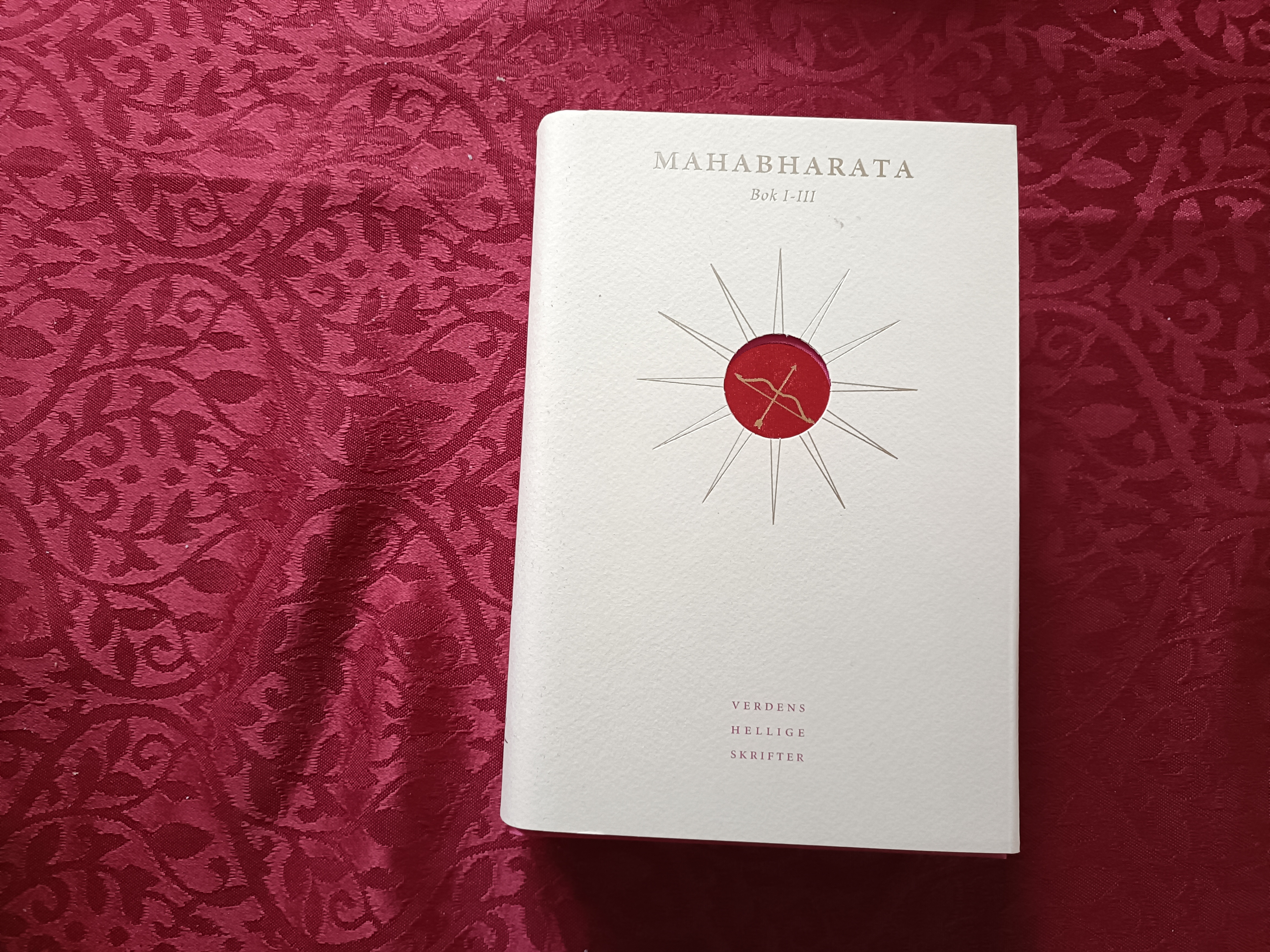 Mahabharata. Bok I-III. Innledning. utvalg, sammendrag og fotnoter ved John D. Smith a