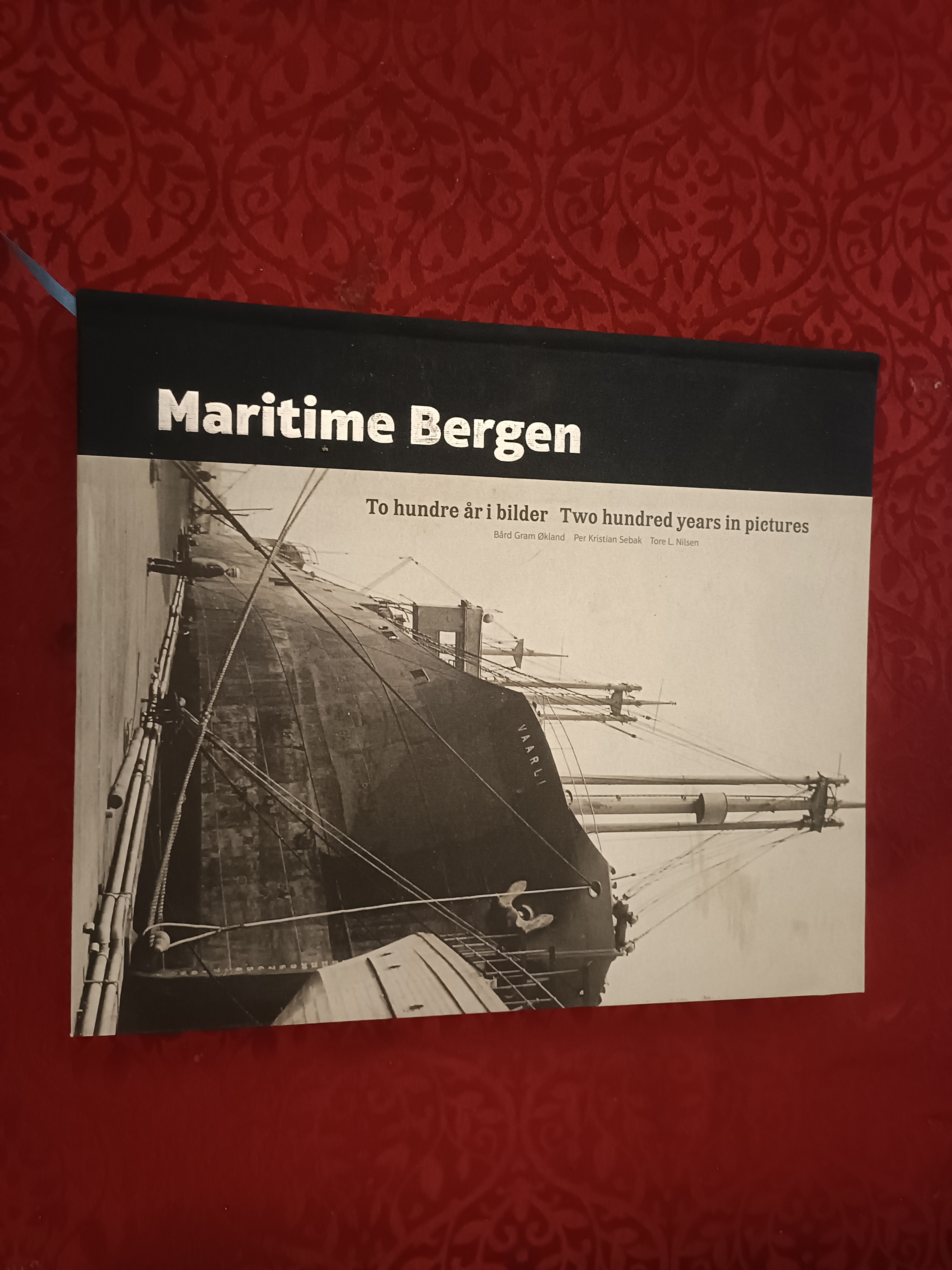 Maritime Bergen. Tohundre år i bilder. Two hundred years in pictures