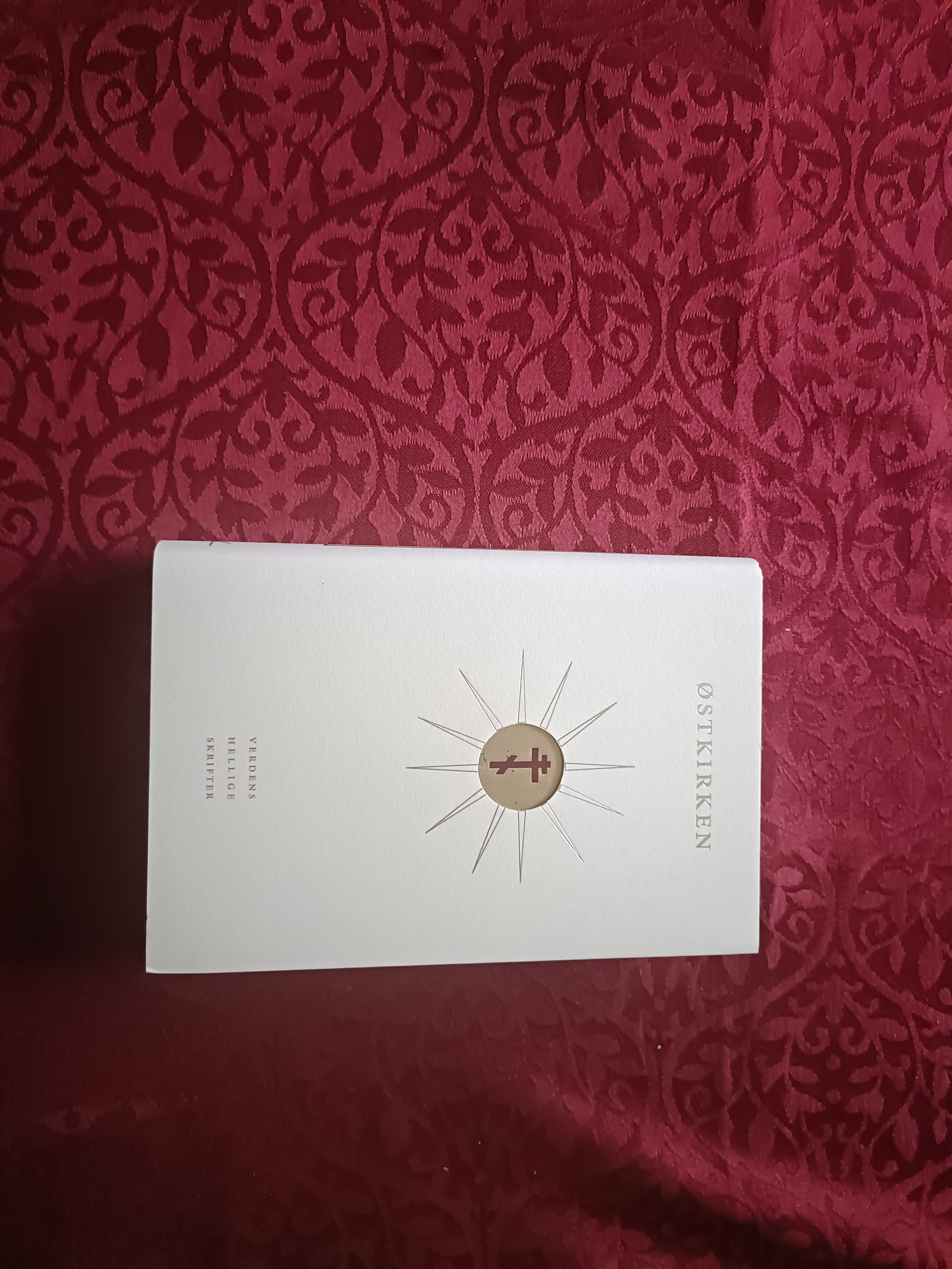 Østkirken. Skrifter fra bysantinsk og ortodoks kristendom. Utvalg og innledende essay av Gro Steinsland