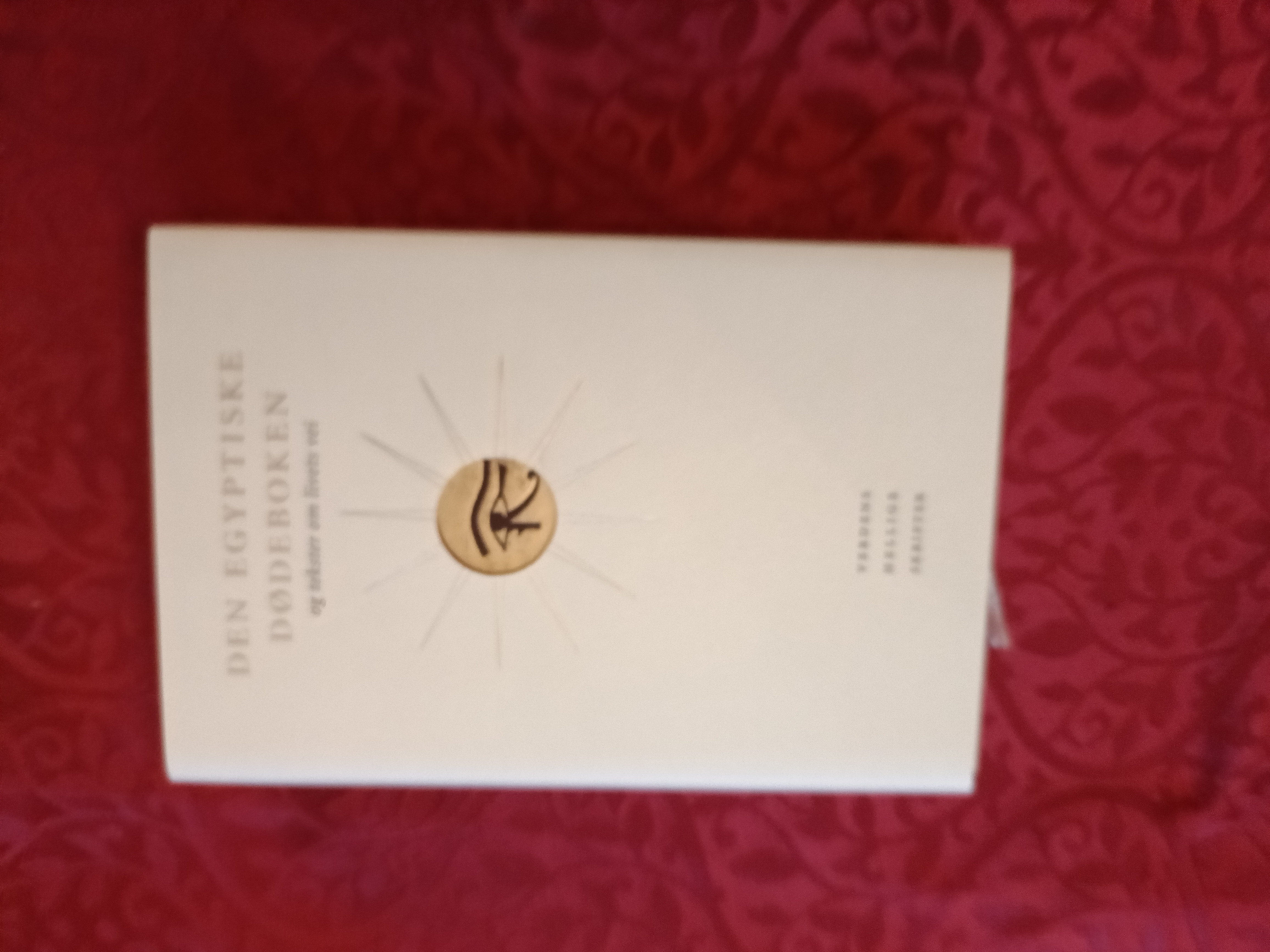 Den egyptiske dødeboken og tekster om livets vei. Tekstutvalg av Saphinaz-Amal Naguib og Eldrid Johansen