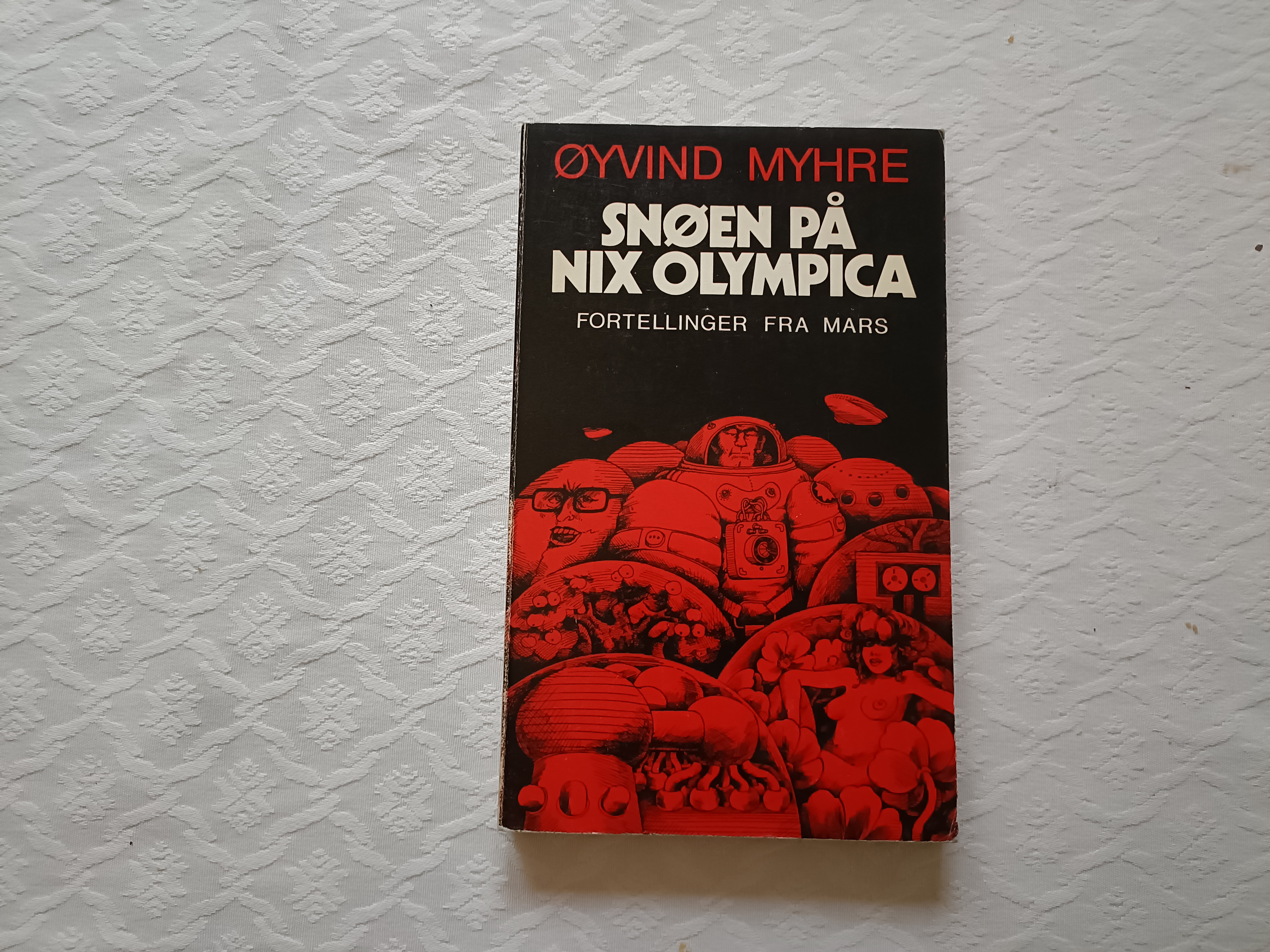 Snøen på Nix Olympica. Fortellinger fra Mars
