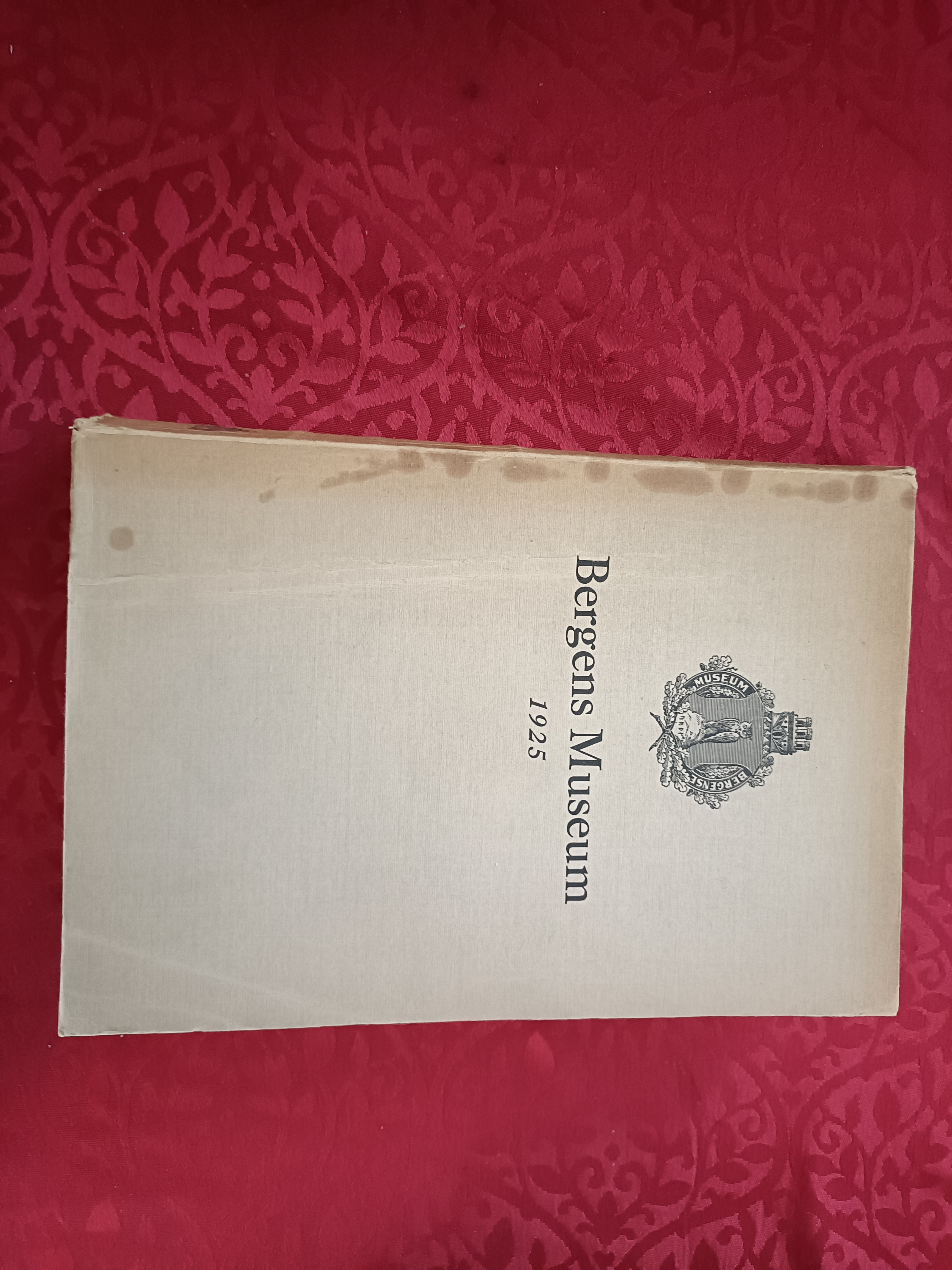 Bergens Museum 1925. En historisk fremstilling redigert av professorkollegiet