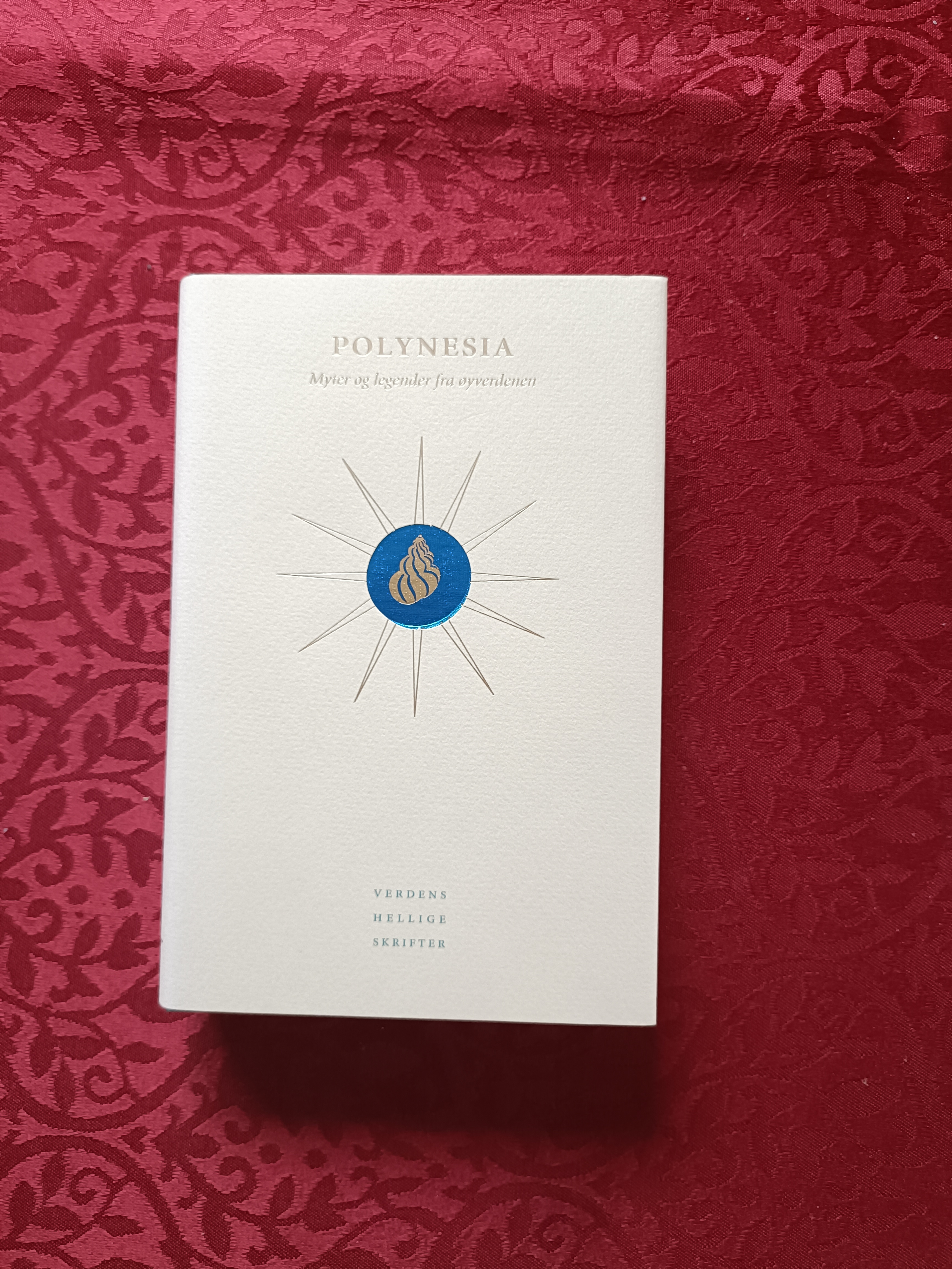 Polynesia. Myter og legender fra øyverdenen.  Utvalg, oversettelse  og innledende essay av Ingjerd Hoem