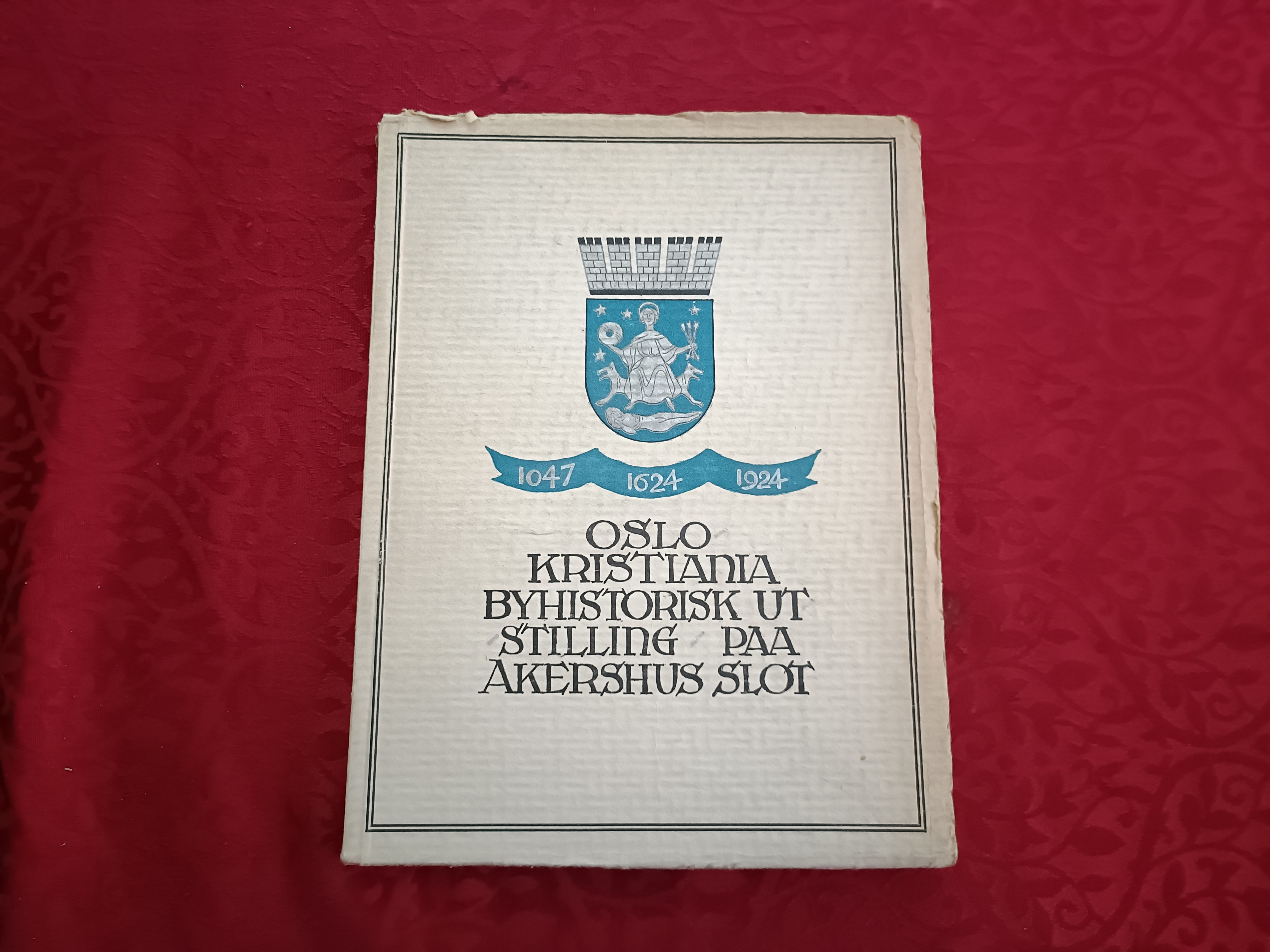 Oslo-Kristiania 1047-1624-1924. Byhistorisk utstilling paa Akershus slot. Avholdt av Kristiania kommune. Katalog. 3die oplag
