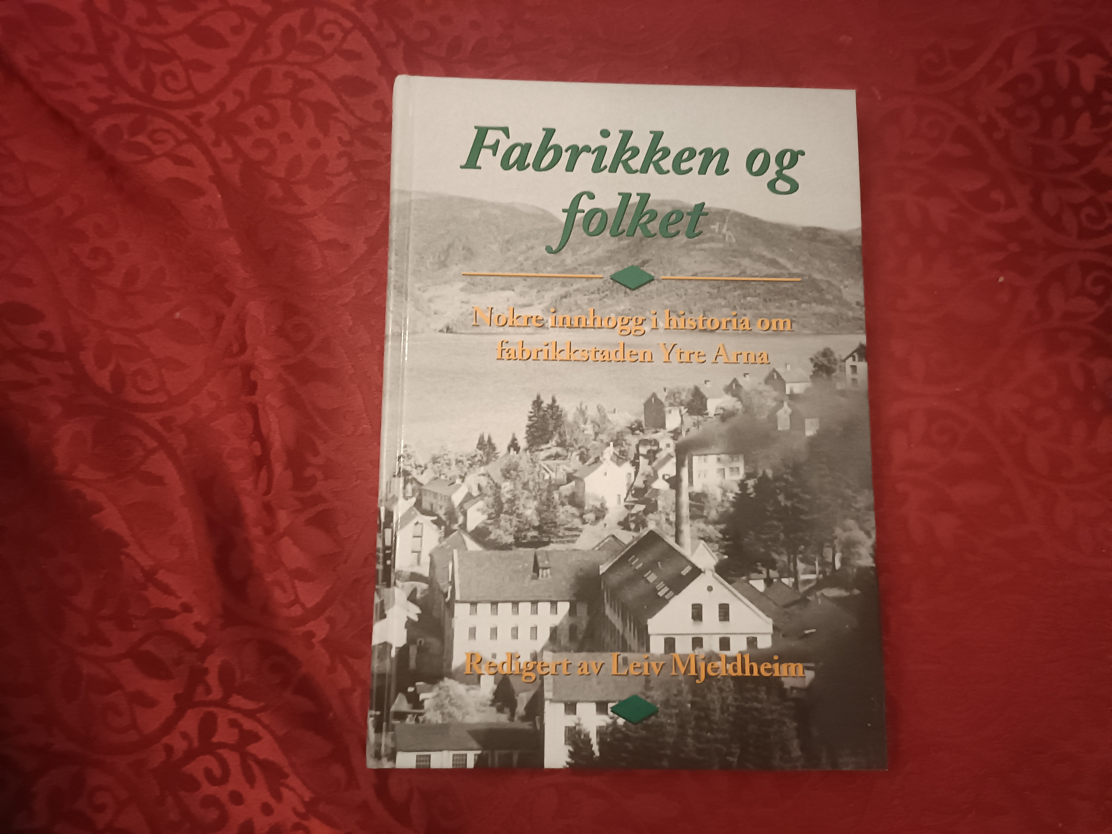 Fabrikken og folket. Nokre innhogg i historia om fabrikkstaden Ytre Arna